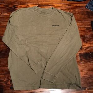 Patagonia men’s t shirt long sleeves sz med olive